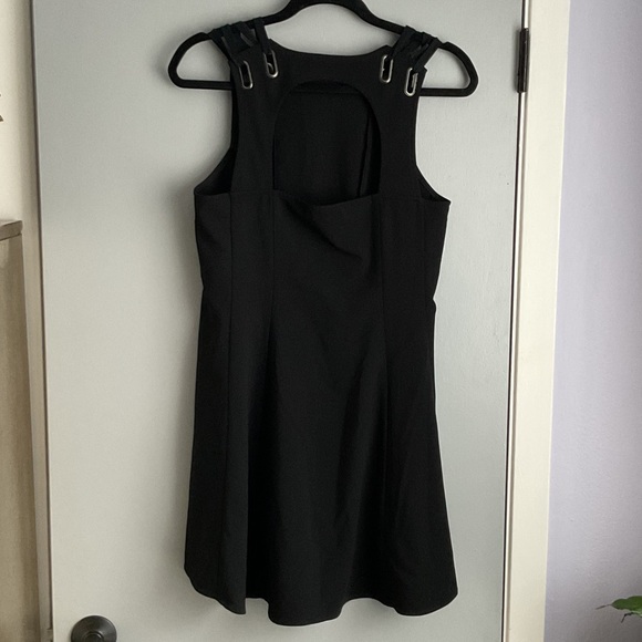 Elegant Black Sleeveless Dress; size S - Picture 4 of 7